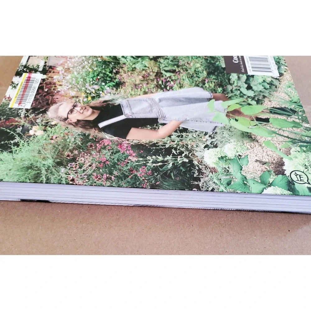 Everyday‎ Delicious Cookbook by Izy Hossack Paperback Top With Cinnamon Recipes